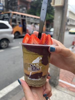 with pistachio paste, peanut butter, matcha chia pudding  at Oakberry Acai in Bangkok