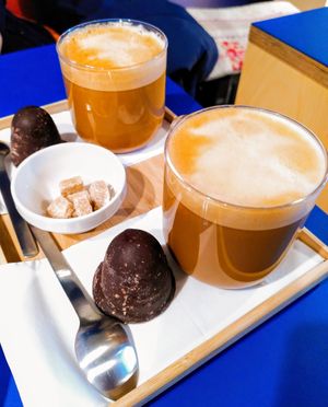 Flat white + Flødeboller #Veganuary at Eden Jaxx - Illum in Copenhagen