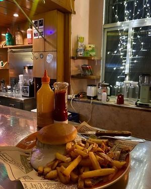 "Blue velvet" burger at La Galla Tasca Vegana in Barcelona