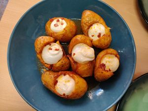 Braves rocknrolla at La Galla Tasca Vegana in Barcelona