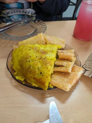 Spanish truffle-cheese omelet at La Galla Tasca Vegana in Barcelona