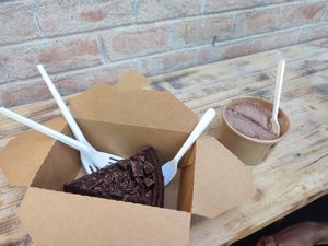 Tiramisù and triple chocolate cake at NaturalMente - Italian Coffee Shop in Toledo