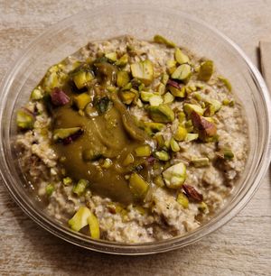 Porridge de avena y pistacho at NaturalMente - Italian Coffee Shop in Toledo