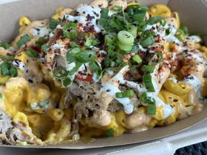 Krabby mac   at Lively Up Yourself in Sisters