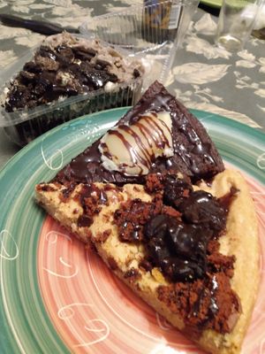 Various desserts (Oreo, brownie, and chocolate chip cookie) at Kitchen 17 in Chicago