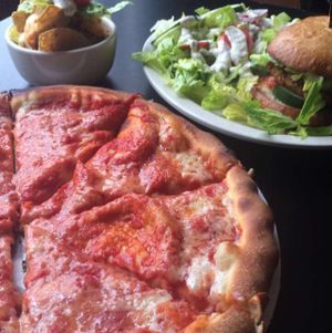 cheese pizza at Kitchen 17 in Chicago