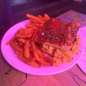 mac n cheese toastie at Kitchen 17 in Chicago