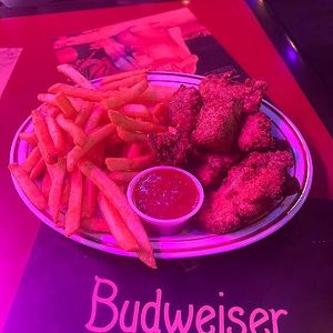 fried chicken plate at Kitchen 17 in Chicago