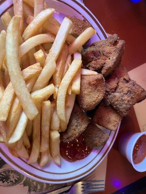 Fried chicken plate  at Kitchen 17 in Chicago