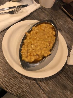 Mac n cheese at Kitchen 17 in Chicago