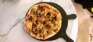 Vegan pizza, "la festive", tomato sauce, figs, candied red onions, vegetable rapé, nuts at La Pizza de Nico in Paris