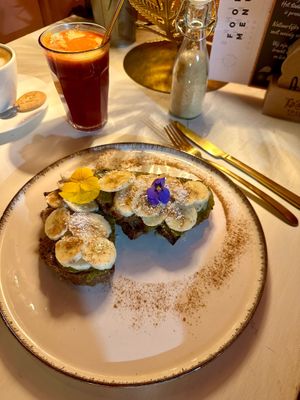 Pistachio banana toast at avant garden in Maastricht