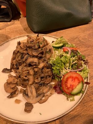 'Zuurvleis' met aardappelpuree at avant garden in Maastricht