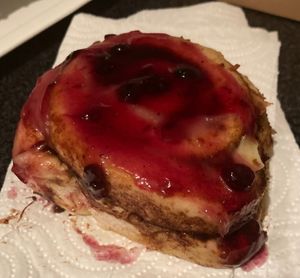 Blueberry cinnamon roll at MadRolls - Cinnamon Rolls in Madrid