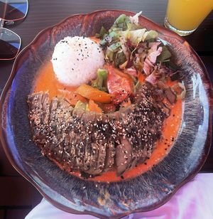 Vegane Ente mit Thai-Curry  at SAIKYO in Deggendorf