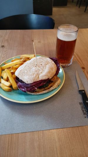 Burger di ceci at Pota Mountain Burger in Ponte Di Legno
