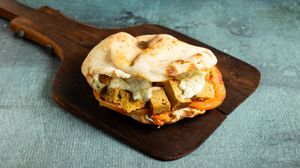 Souvlaki Handwich with seitan souvlaki, coleslaw, tomatoes and tzatziki sauce
 at Handwich in Athens