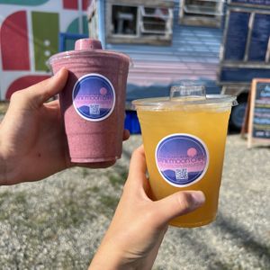 Very berry smoothie and peach iced tea  at Pink Moon Cafe - Food Truck in Courtenay