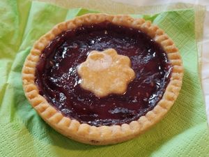 Raspberry tart at Ko.bo Vegan in Milan