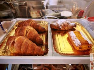 Croissants and pain au chocolat at Ko.bo Vegan in Milan