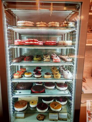 Cakes at Ko.bo Vegan in Milan