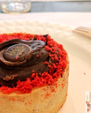 chocolate and raspberry cake at Ko.bo Vegan in Milan