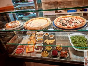 Pizza at Ko.bo Vegan in Milan