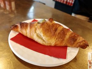 Croissant with pistachio at Ko.bo Vegan in Milan
