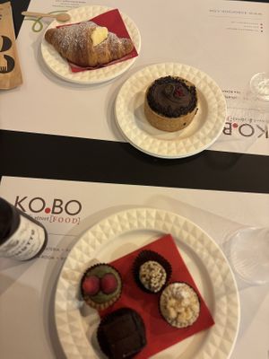Unfassbar tolle Leckereien und es gibt zu meiner Freude auch Vegane Arancini!❤️  at Ko.bo Vegan in Milan