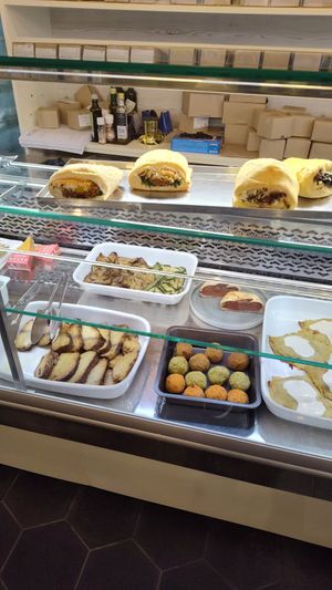 Lunch options at Ko.bo Vegan in Milan