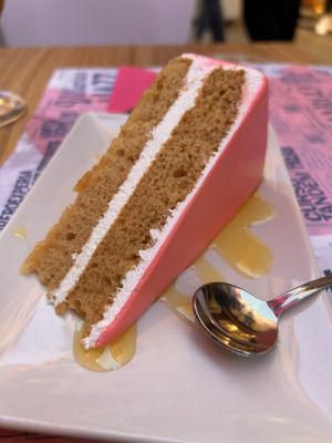 Tarta pantera Rosa  at New Freedom Cakes Cafe in Madrid