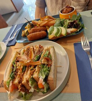 Full vegan breakfast & club house sandwich at Cìciri in Brescia
