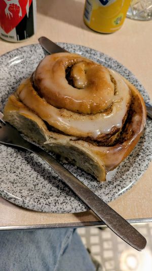Cinnamon roll at Cìciri in Brescia