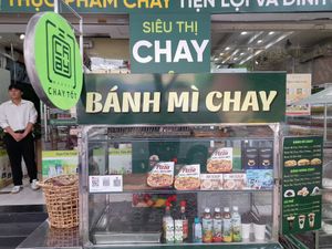 Sign outside at Chay Tốt Market - 297-299 Âu Cơ in Ho Chi Minh City