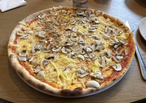 Vegan ”Fungi” pizza (custom order)  at Mingus Restaurang  in Falkoping