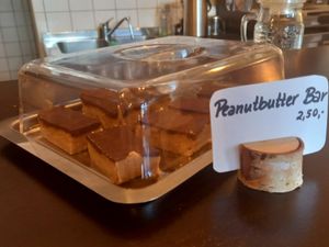 peanut butter bars 2,50€ at JayJay Yoga Cafe in Cologne