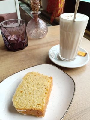 chai latte (one of the best I've had so far) & lemon cake at JayJay Yoga Cafe in Cologne