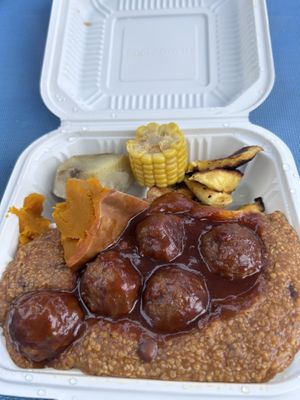 Boulettes de simili avec sauce et purée de mais typique  at Healthy Lifestyle Center and Deli in Nassau