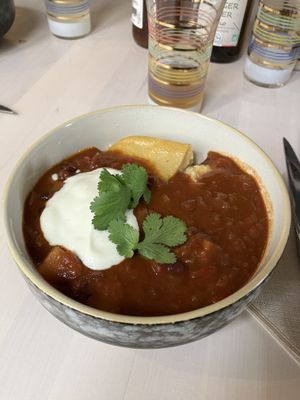 Chili et polenta  at À la Table des Célestes in Saint-benoit-sur-loire