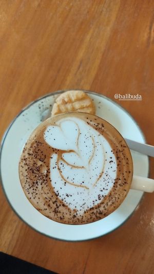 Café con leche de avena at Bali Buda Renon in Denpasar