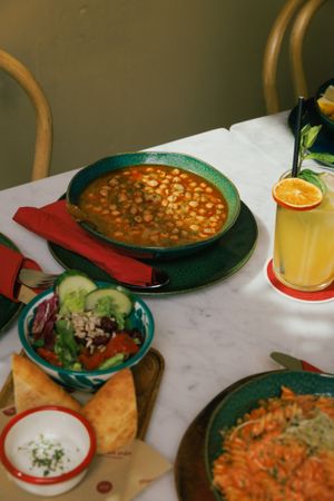 Mittagsmenü Mo-Fr 12 bis 17 Uhr at Muchos Más in Oldenburg