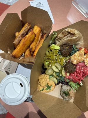 Signature bowl and fries   at TREEHOUSE - Tsim Sha Tsui in Kowloon