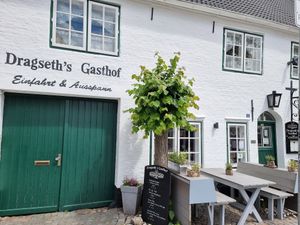 Front/ outdoor seating at Dragseth's Gasthof in Husum