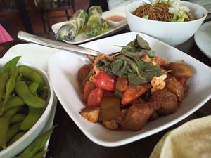 Selection of delicious headcourse and some sidedishes at Leaf Vegetarian in Rotterdam
