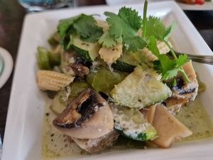 Thai green curry with vegan chicken at Leaf Vegetarian in Rotterdam
