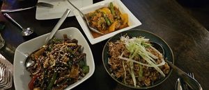 Left is "gekarameliseerde crispy bacon met sesam" the one at the top is "Indonesische rendang curry" and the bottom right is "gebakken rijst met tauge" at Leaf Vegetarian in Rotterdam