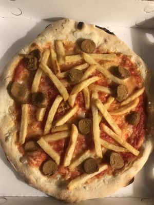 pizza “tedesca”: vegan wurstel, fries, vegan mozzarella and tomato sauce   at Pizzeria Vesuvio in Moncalieri