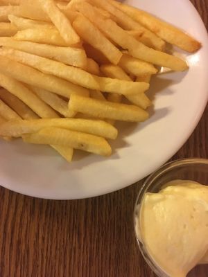 Chips and vegan mayo at Pizzeria Vesuvio in Moncalieri