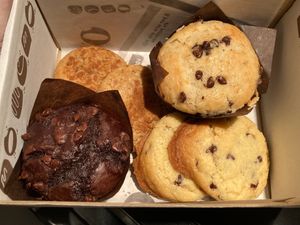 Mixed vegan box at Dulxioso in Madrid