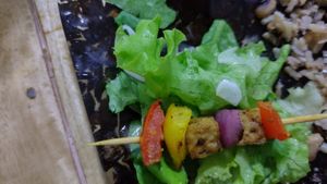 Pincho con queso de soya y vegetales at Salud & Sabor in Bolivar